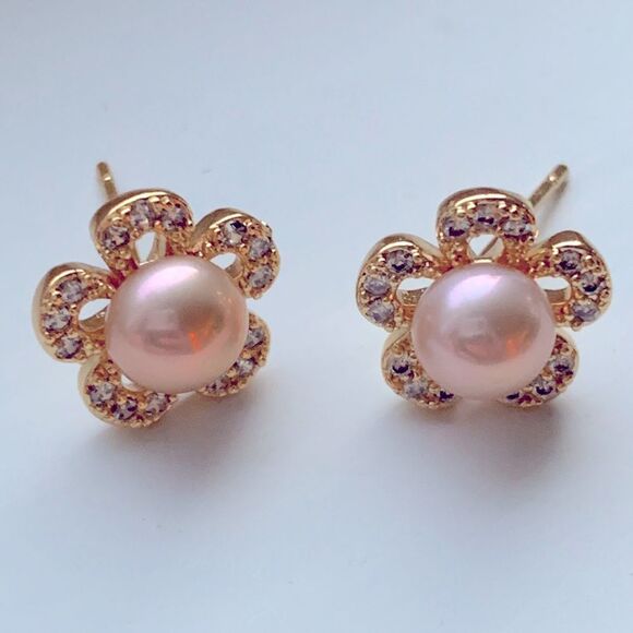 Pink Freshwater Pearl & 18k Gold Vermeil Flower Stud Earrings - Picture 1 of 10